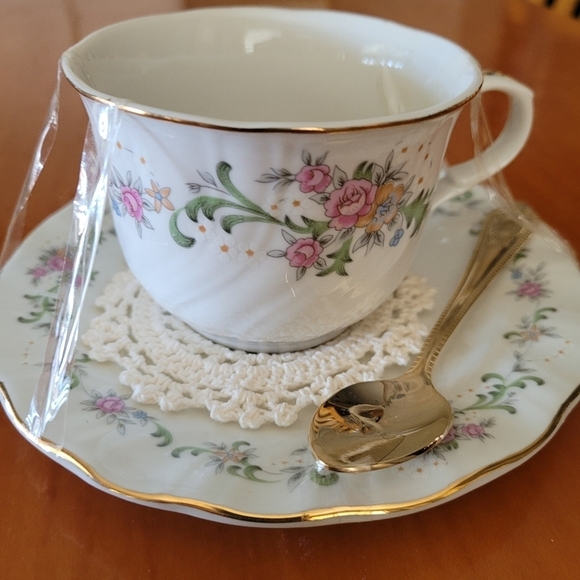 Truly Tastful Bone China‎ Tea Cup Set - Picture 2 of 5